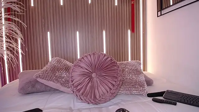 MylaDreams online show from 12, 3, 2026