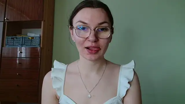 LooveELLYx online show from 9, 2, 2026