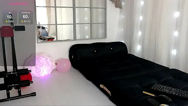 Snapshot of SarahRaynex chatting on 8, 5, 2026 SarahRaynex online show from 8, 5, 2026
