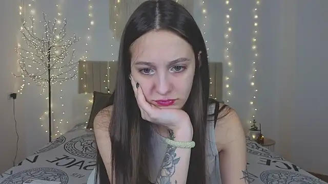 Snapshot of Little_cherryy__ chatting on 19, 12, 2025 Little cherryy online show from 19, 12, 2025