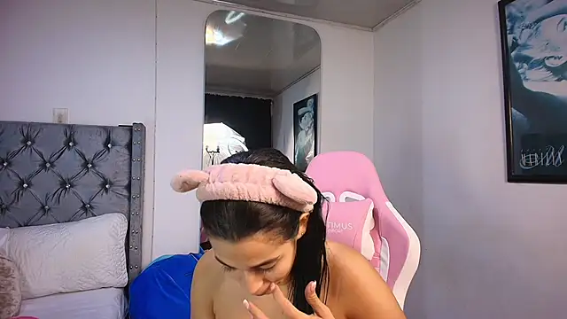 GraceWallace  online show from 15, 11, 2025