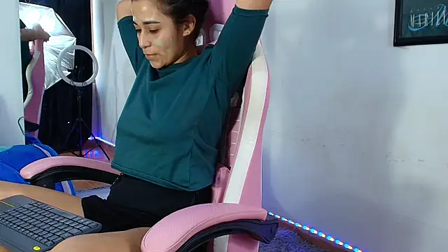 GraceWallace  online show from 12, 4, 2026