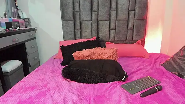 Snapshot of Esmeraldaa- chatting on 18, 4, 2026 Esmeraldaa- online show from 18, 4, 2026
