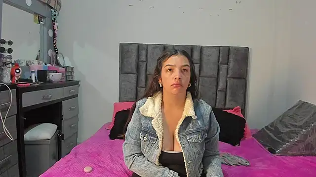 Snapshot of Esmeraldaa- chatting on 29, 4, 2026 Esmeraldaa- online show from 29, 4, 2026