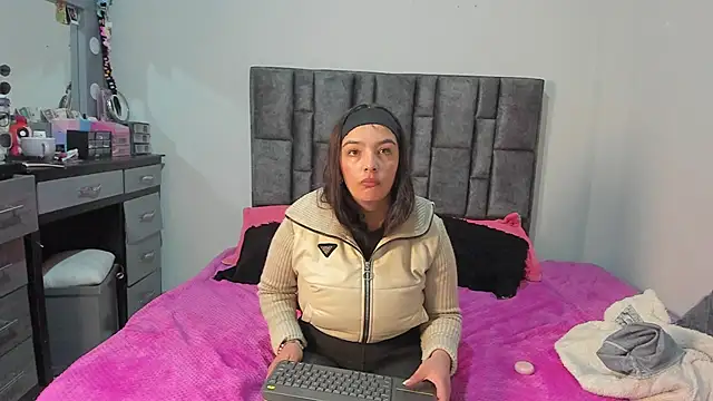 Snapshot of Esmeraldaa- chatting on 29, 4, 2026 Esmeraldaa- online show from 29, 4, 2026