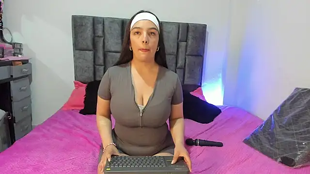 Snapshot of Esmeraldaa- chatting on 1, 5, 2026 Esmeraldaa- online show from 1, 5, 2026