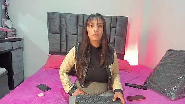 Snapshot of Esmeraldaa- chatting on 6, 5, 2026 Esmeraldaa- online show from 6, 5, 2026
