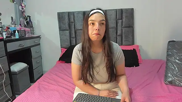 Snapshot of Esmeraldaa- chatting on 19, 5, 2026 Esmeraldaa- online show from 19, 5, 2026