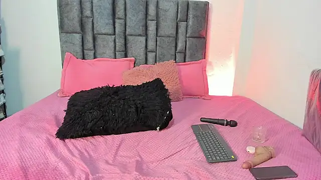 Snapshot of Esmeraldaa- chatting on 2, 6, 2026 Esmeraldaa- online show from 2, 6, 2026
