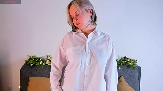 girlllsooft online show from 22, 9, 2025