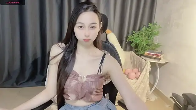 Snapshot of Yin-LL chatting on 28, 9, 2025 Yin-LL online show from 28, 9, 2025