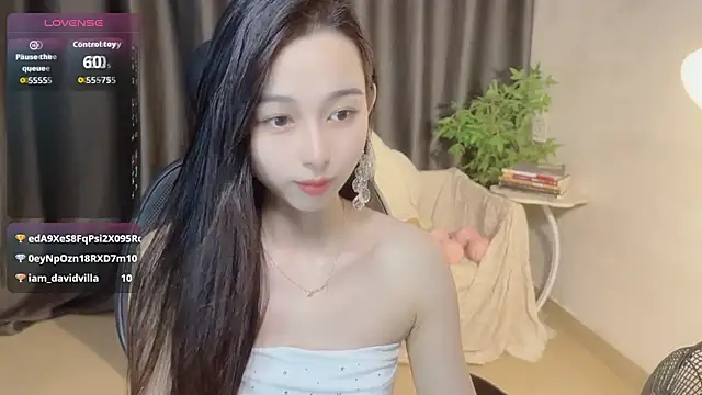 Snapshot of Yin-LL chatting on 29, 10, 2025 Yin-LL online show from 29, 10, 2025