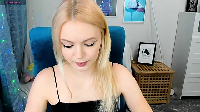 Snapshot of KatherineePierce chatting on 19, 5, 2026 KatherineePierce online show from 19, 5, 2026