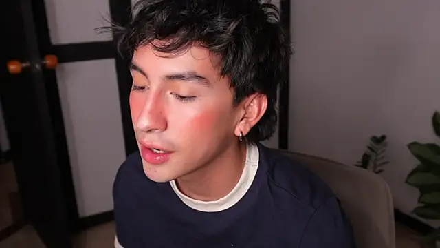Snapshot of sweettaaron01 chatting on 13, 6, 2026 sweettaaron01 online show from 13, 6, 2026
