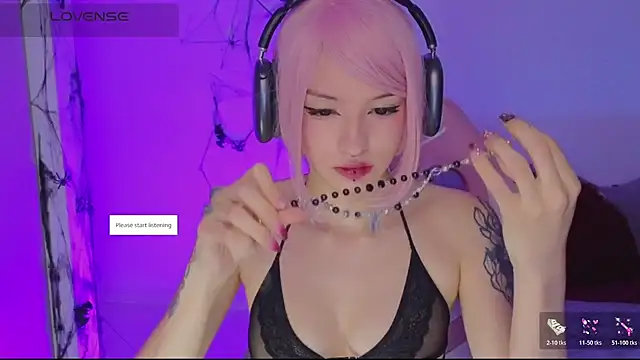 Snapshot of Moonlightt_21 chatting on 2, 11, 2025 Moonlightt 21 online show from 2, 11, 2025