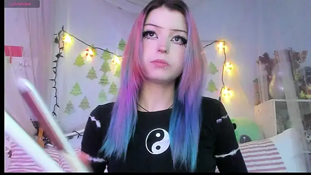 Snapshot of bunnyislewd chatting on 17, 12, 2025 bunnyislewd online show from 17, 12, 2025