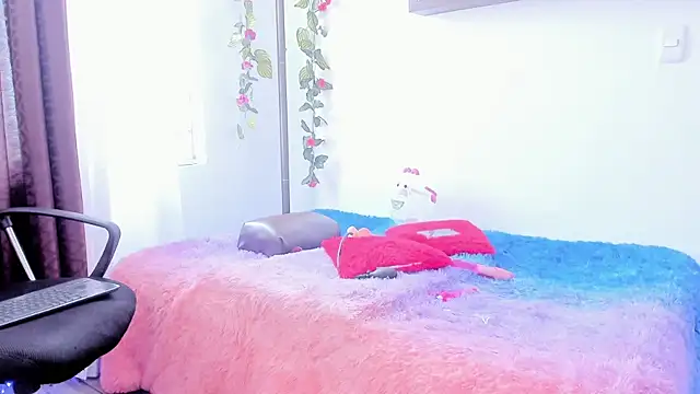 miaroberts69 online show from 4, 4, 2026