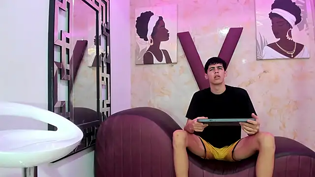 TWINKS FRIENDS online show from 11, 1, 2026