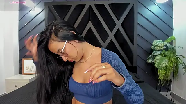 zoe martins  online show from 25, 11, 2025