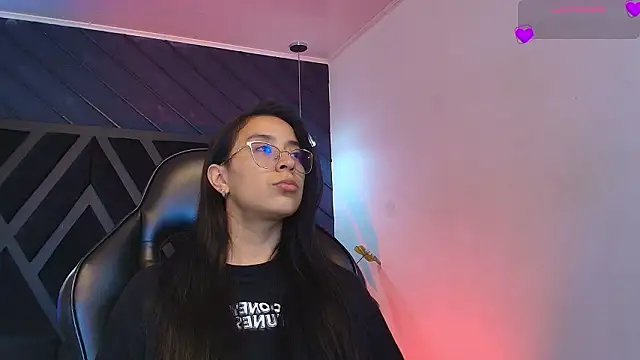 zoe martins  online show from 5, 3, 2026