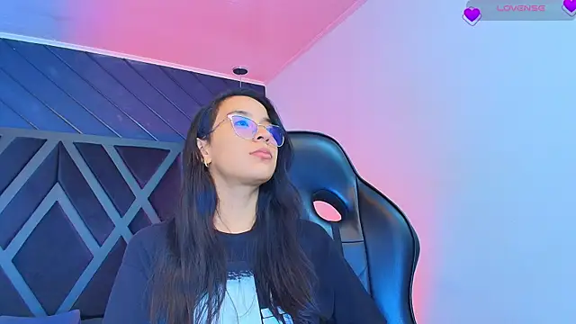 Snapshot of zoe_martins_ chatting on 24, 4, 2026 zoe martins online show from 24, 4, 2026