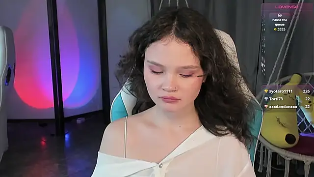 Snapshot of EmilyChaves chatting on 11, 10, 2025 EmilyChaves online show from 11, 10, 2025