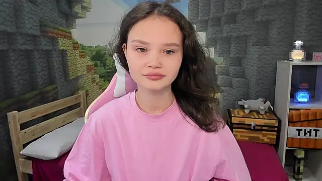 Snapshot of EmilyChaves chatting on 20, 10, 2025 EmilyChaves online show from 20, 10, 2025