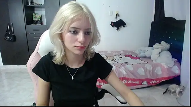 Snapshot of Elizabeth_rose02 chatting on 11, 11, 2025 Elizabeth rose02 online show from 11, 11, 2025