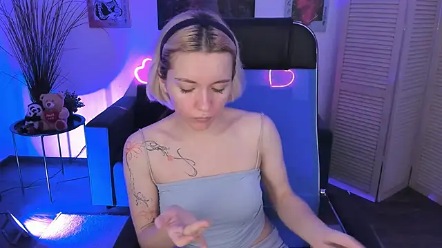 AuroraWrenfield online show from 1, 12, 2025