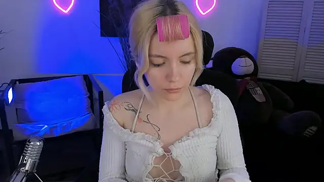 AuroraWrenfield online show from 2, 4, 2026