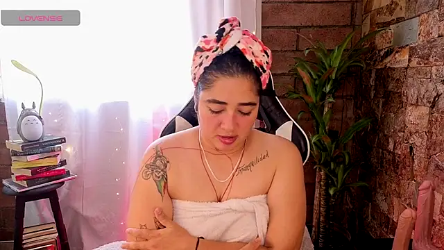 Snapshot of _kat_1995 chatting on 13, 9, 2025 kat 1995 online show from 13, 9, 2025