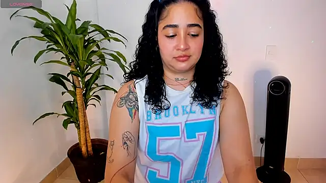 Snapshot of _kat_1995 chatting on 2, 12, 2025 kat 1995 online show from 2, 12, 2025