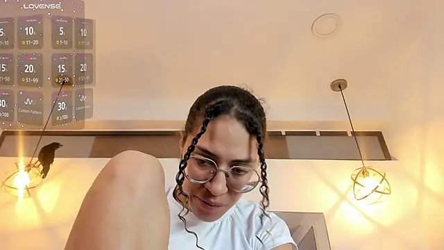 Hanna Cornee  online show from 30, 10, 2025