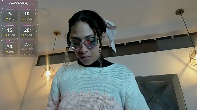 Hanna Cornee  online show from 11, 11, 2025