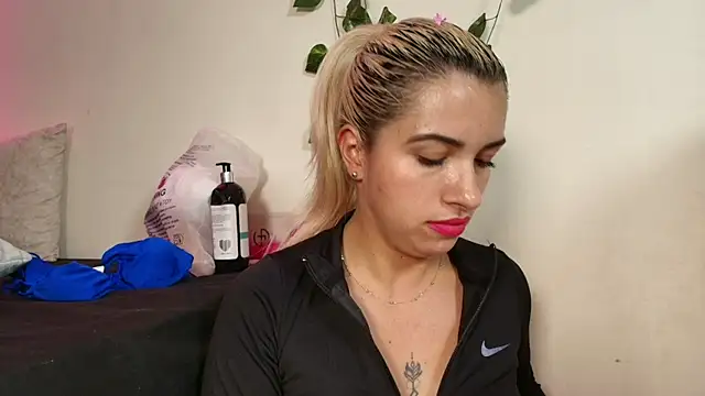 Snapshot of Barbiie_98 chatting on 3, 5, 2026 Barbiie 98 online show from 3, 5, 2026