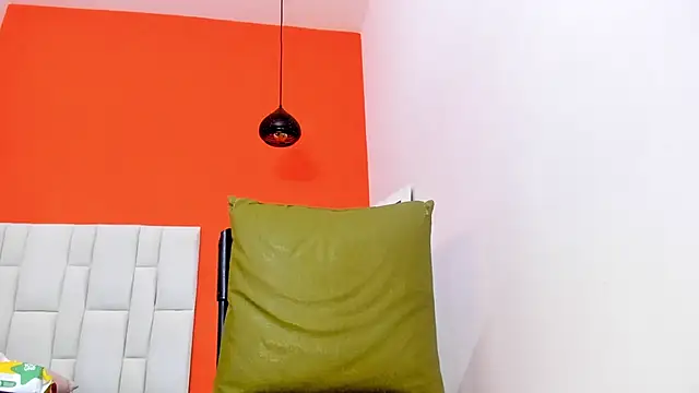 Snapshot of Roxan-hot69 chatting on 16, 9, 2025 Roxan-hot69 online show from 16, 9, 2025