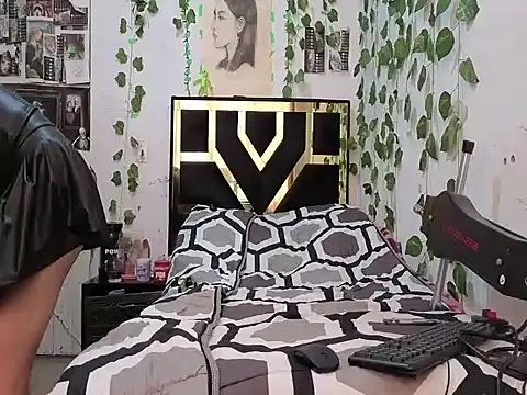 lucywhite13 online show from 20, 12, 2025