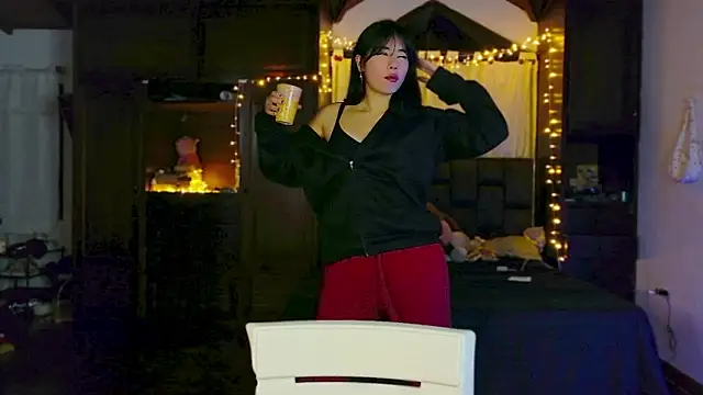 Snapshot of Shisuku_Sophi chatting on 28, 4, 2026 Shisuku Sophi online show from 28, 4, 2026