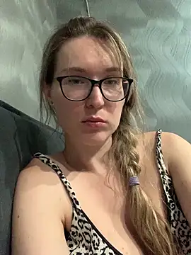 Snapshot of Jugira chatting on 8, 9, 2025 Jugira online show from 8, 9, 2025