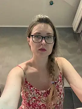 Snapshot of Jugira chatting on 10, 9, 2025 Jugira online show from 10, 9, 2025