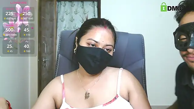 Snapshot of SassyWildCouple chatting on 18, 4, 2026 SassyWildCouple online show from 18, 4, 2026