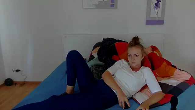 Snapshot of hornycouplefuck12 chatting on 14, 9, 2025 hornycouplefuck12 online show from 14, 9, 2025