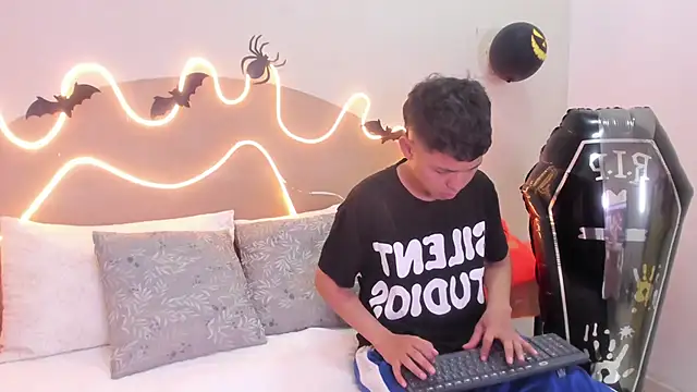 Snapshot of Enrrixxx_ chatting on 26, 10, 2025 Enrrixxx online show from 26, 10, 2025