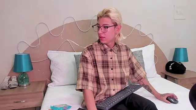 Snapshot of Enrrixxx_ chatting on 3, 11, 2025 Enrrixxx online show from 3, 11, 2025