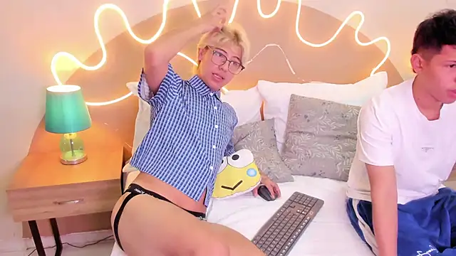 Snapshot of Enrrixxx_ chatting on 5, 11, 2025 Enrrixxx online show from 5, 11, 2025