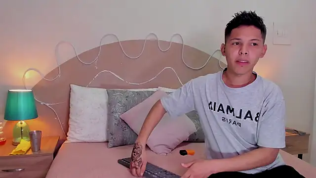 Snapshot of Enrrixxx_ chatting on 14, 11, 2025 Enrrixxx online show from 14, 11, 2025