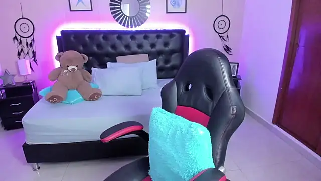 LolaVillalobos online show from 3, 3, 2026