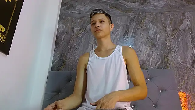 Twinkcock22 online show from 25, 3, 2026