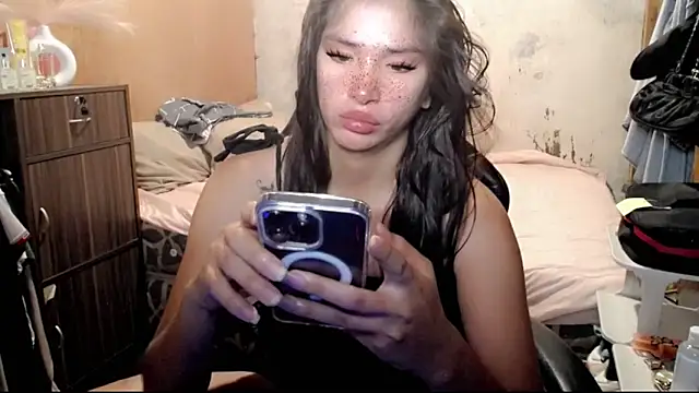 Snapshot of Cutierhyxx chatting on 15, 5, 2026 Cutierhyxx online show from 15, 5, 2026