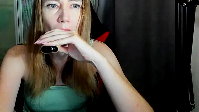 Snapshot of JessFoxxx chatting on 10, 7, 2026 JessFoxxx online show from 10, 7, 2026